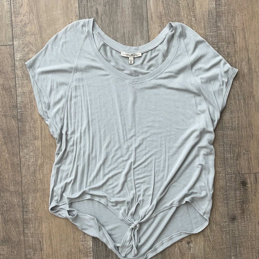 Front knot tie tshirt